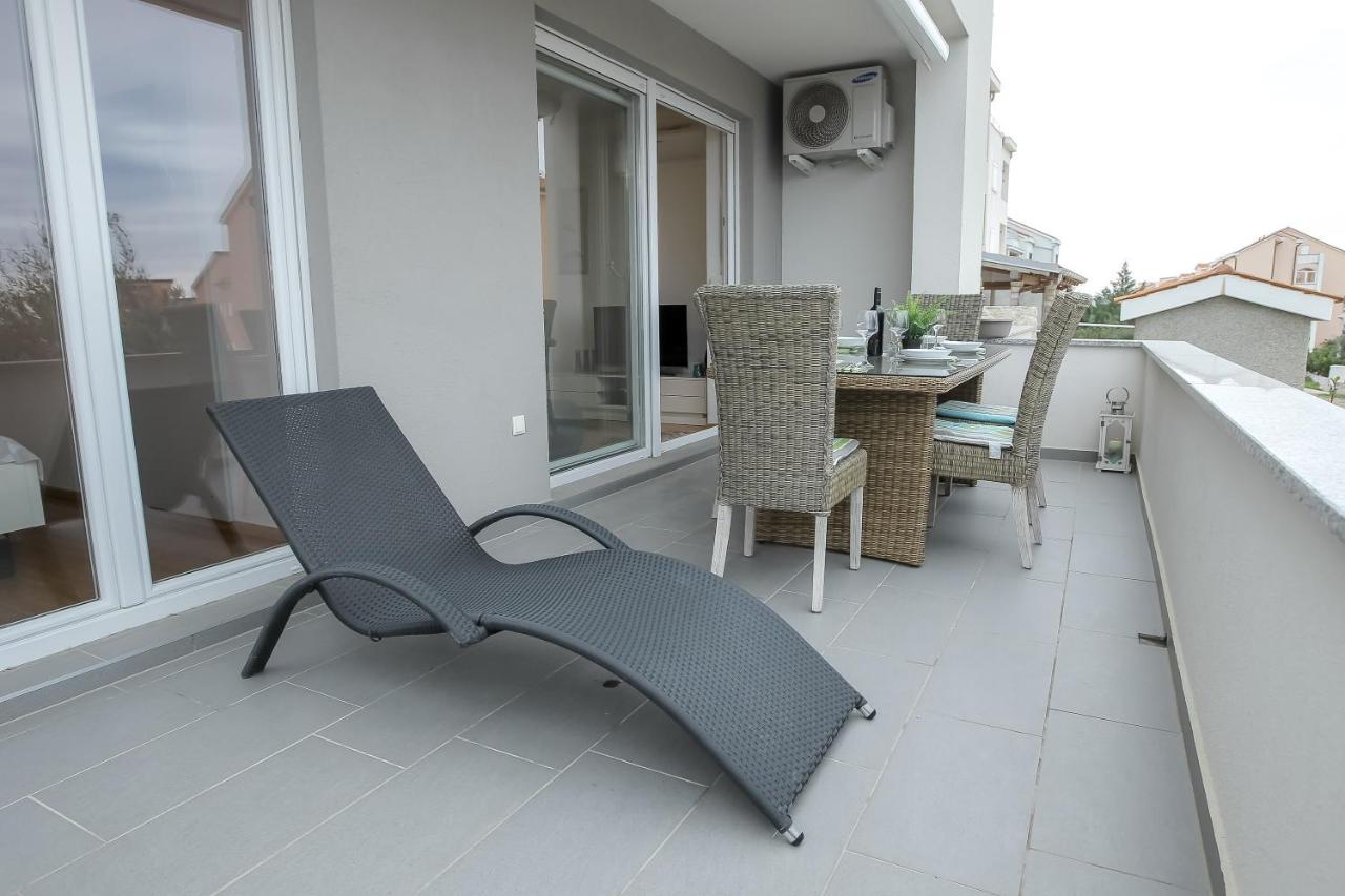 Apartments Tomana Novalja Ngoại thất bức ảnh