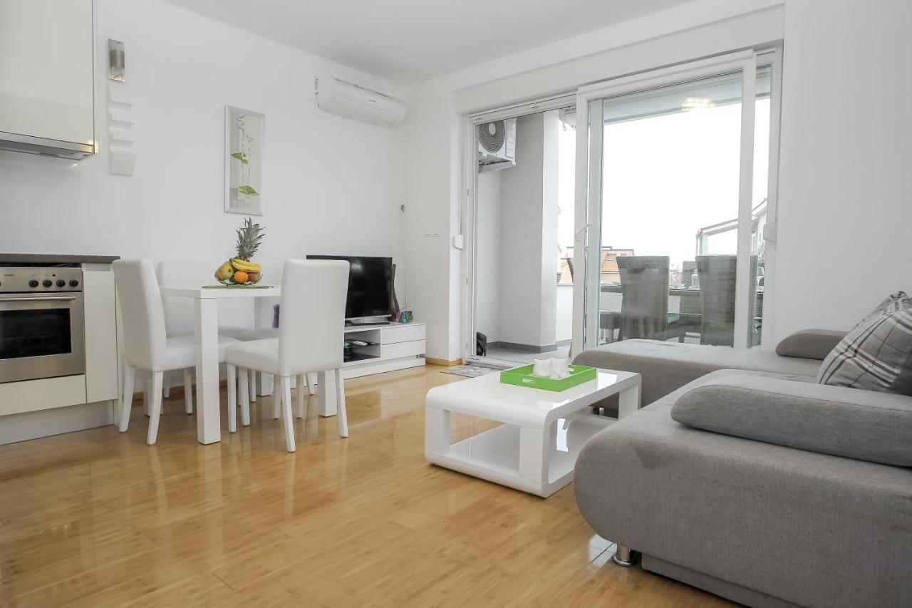 Apartments Tomana Novalja Ngoại thất bức ảnh