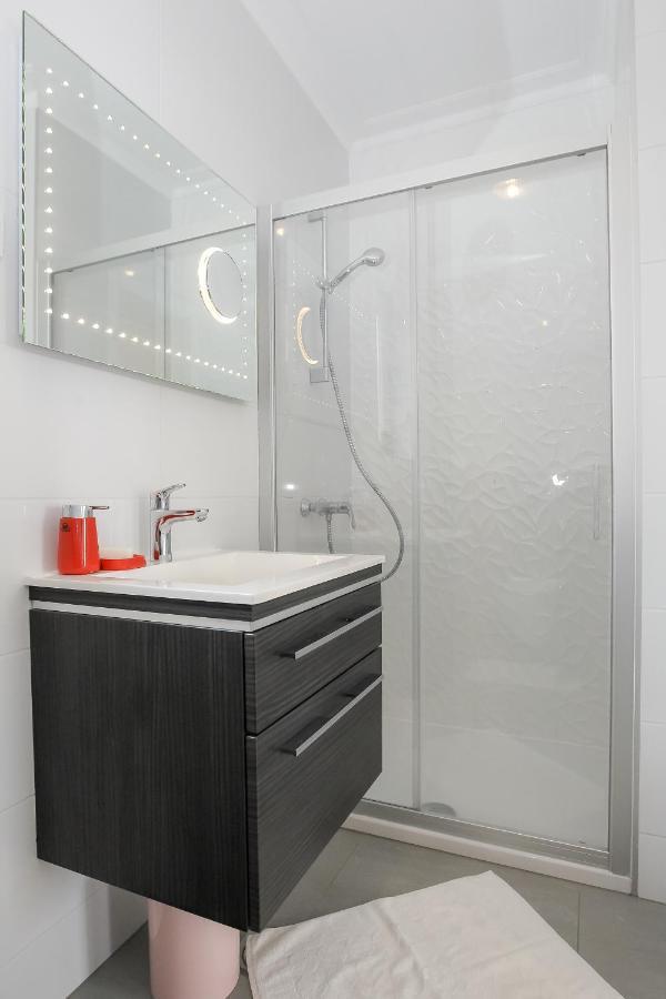 Apartments Tomana Novalja Ngoại thất bức ảnh