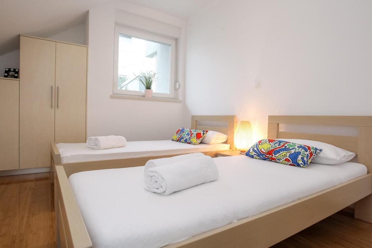 Apartments Tomana Novalja Ngoại thất bức ảnh