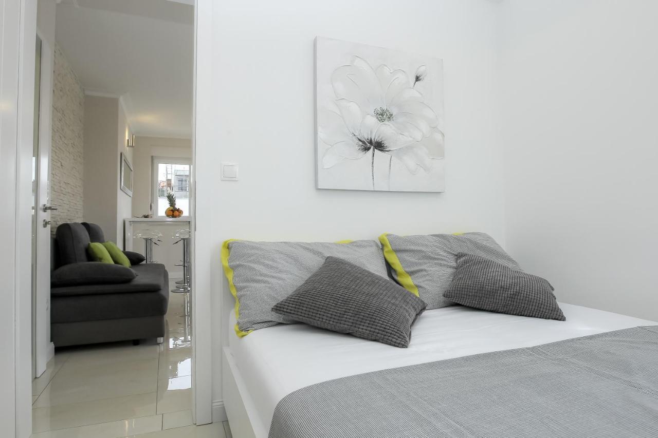 Apartments Tomana Novalja Ngoại thất bức ảnh