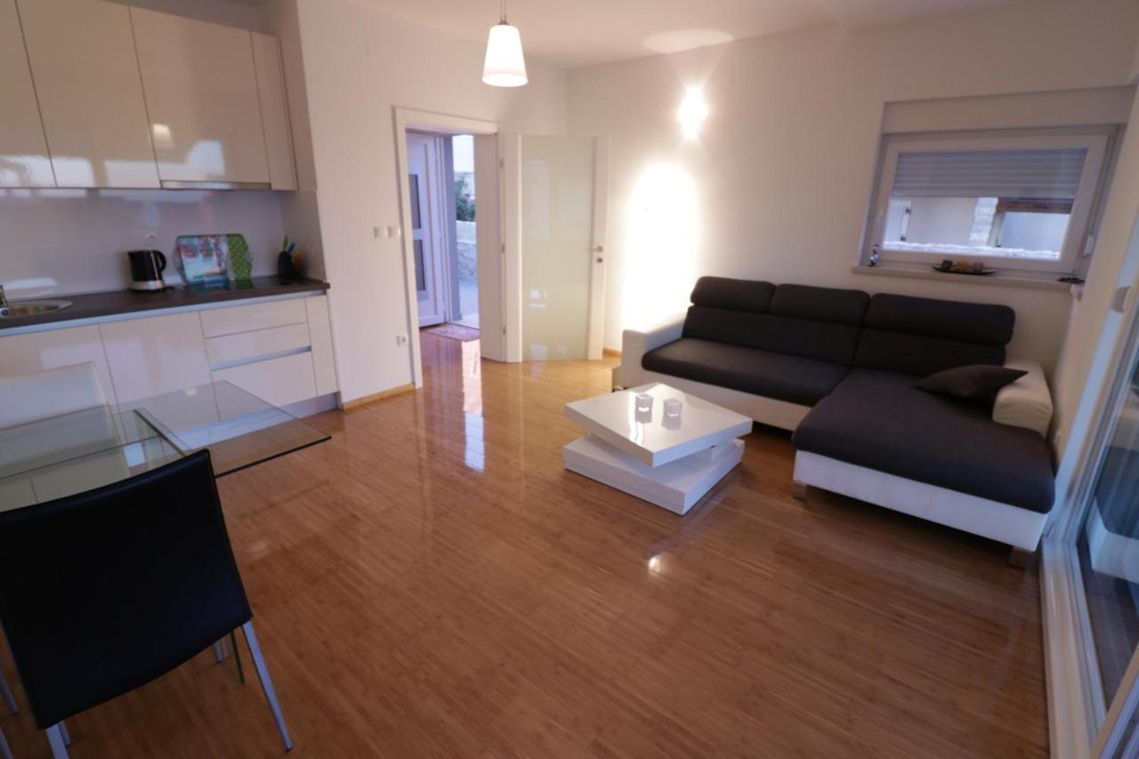 Apartments Tomana Novalja Ngoại thất bức ảnh