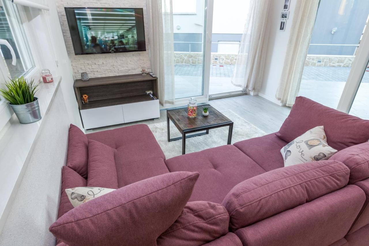 Apartments Tomana Novalja Phòng bức ảnh