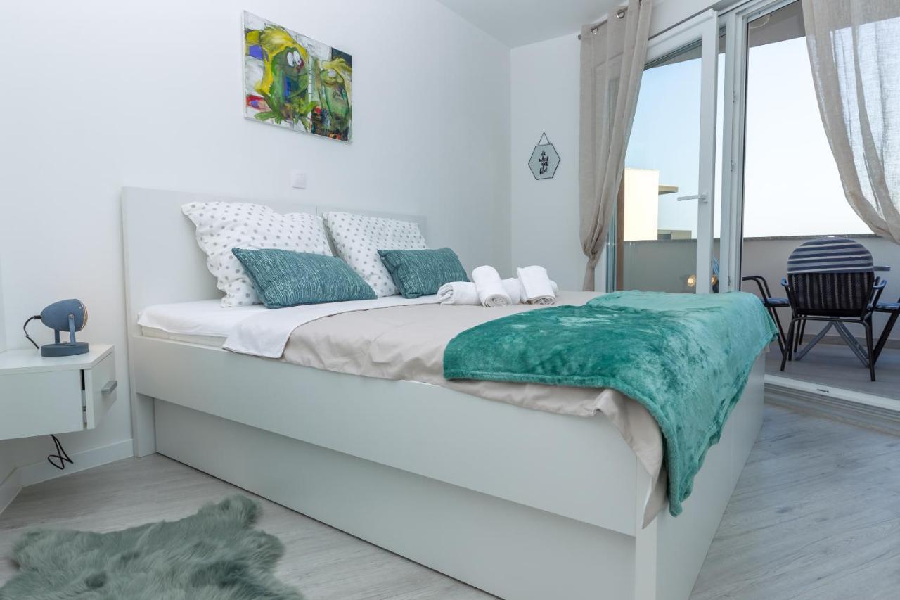 Apartments Tomana Novalja Ngoại thất bức ảnh