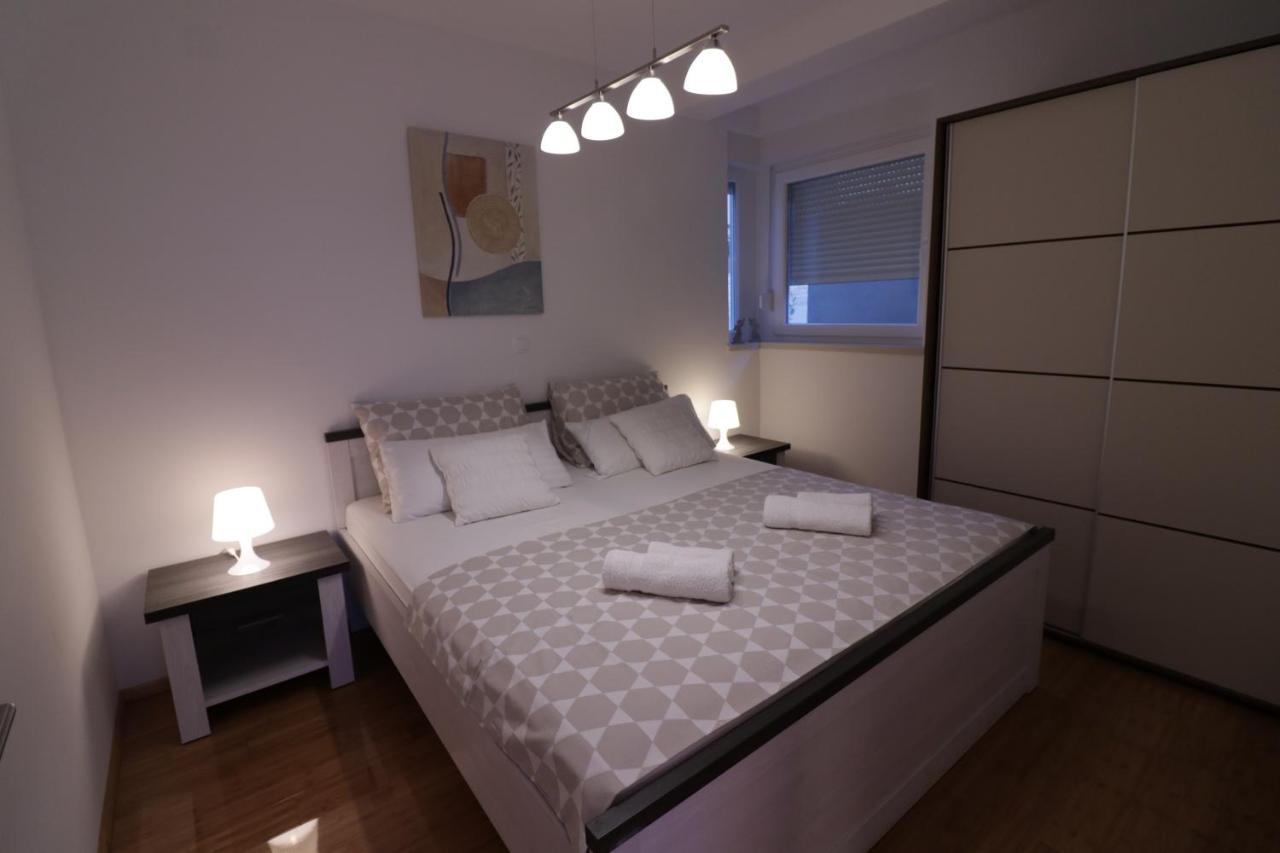 Apartments Tomana Novalja Ngoại thất bức ảnh