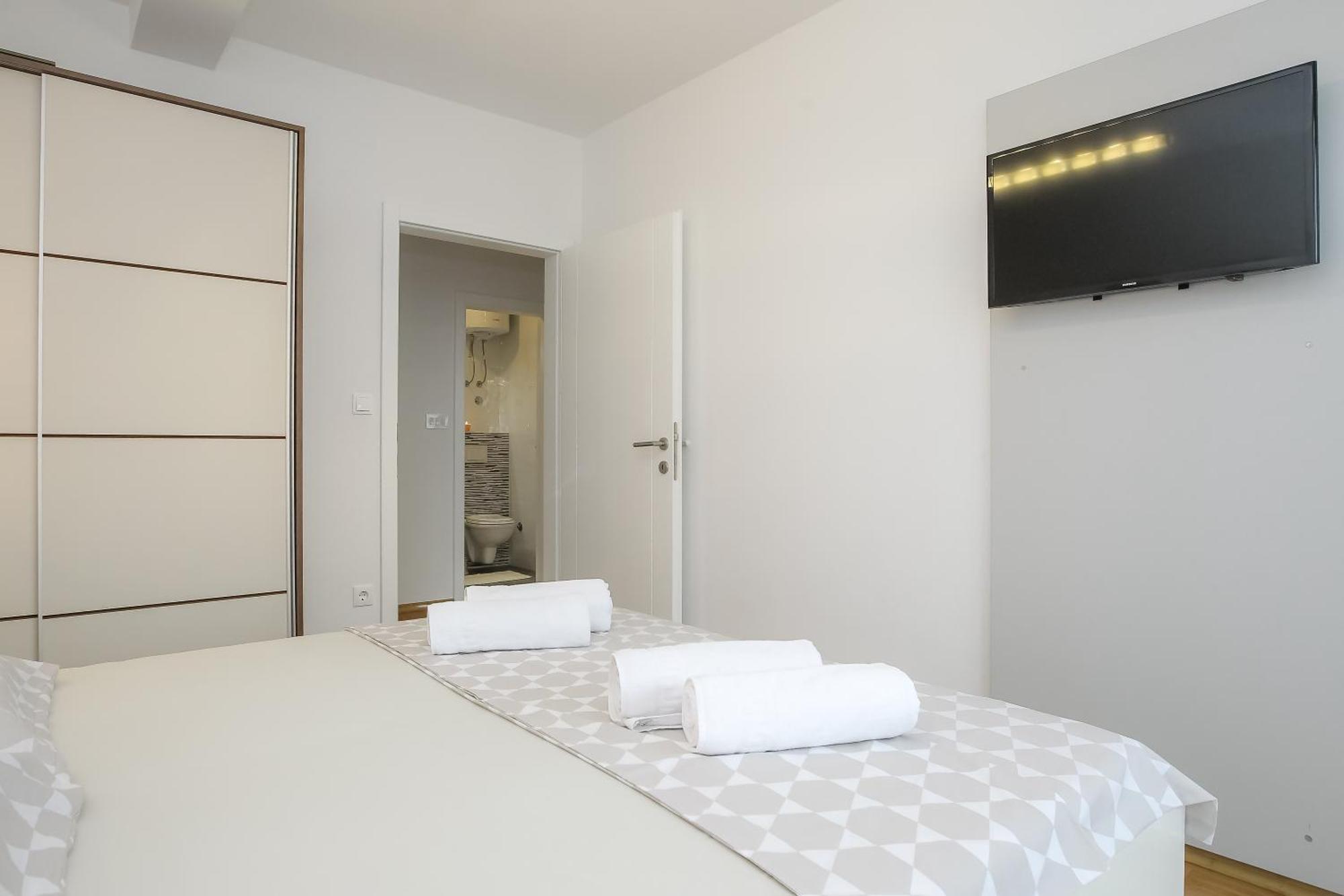 Apartments Tomana Novalja Phòng bức ảnh