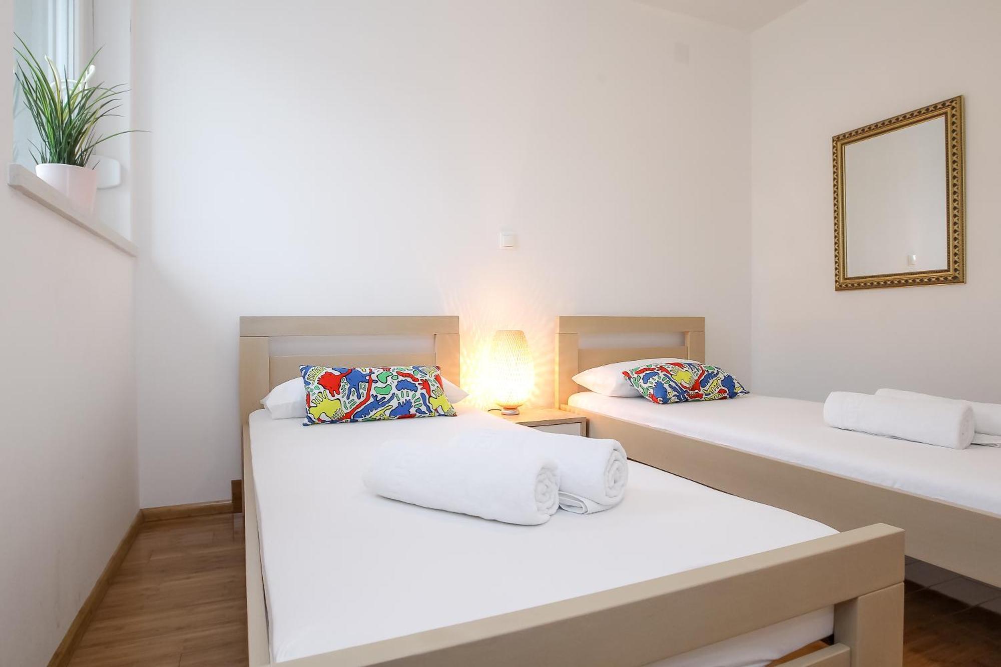 Apartments Tomana Novalja Phòng bức ảnh