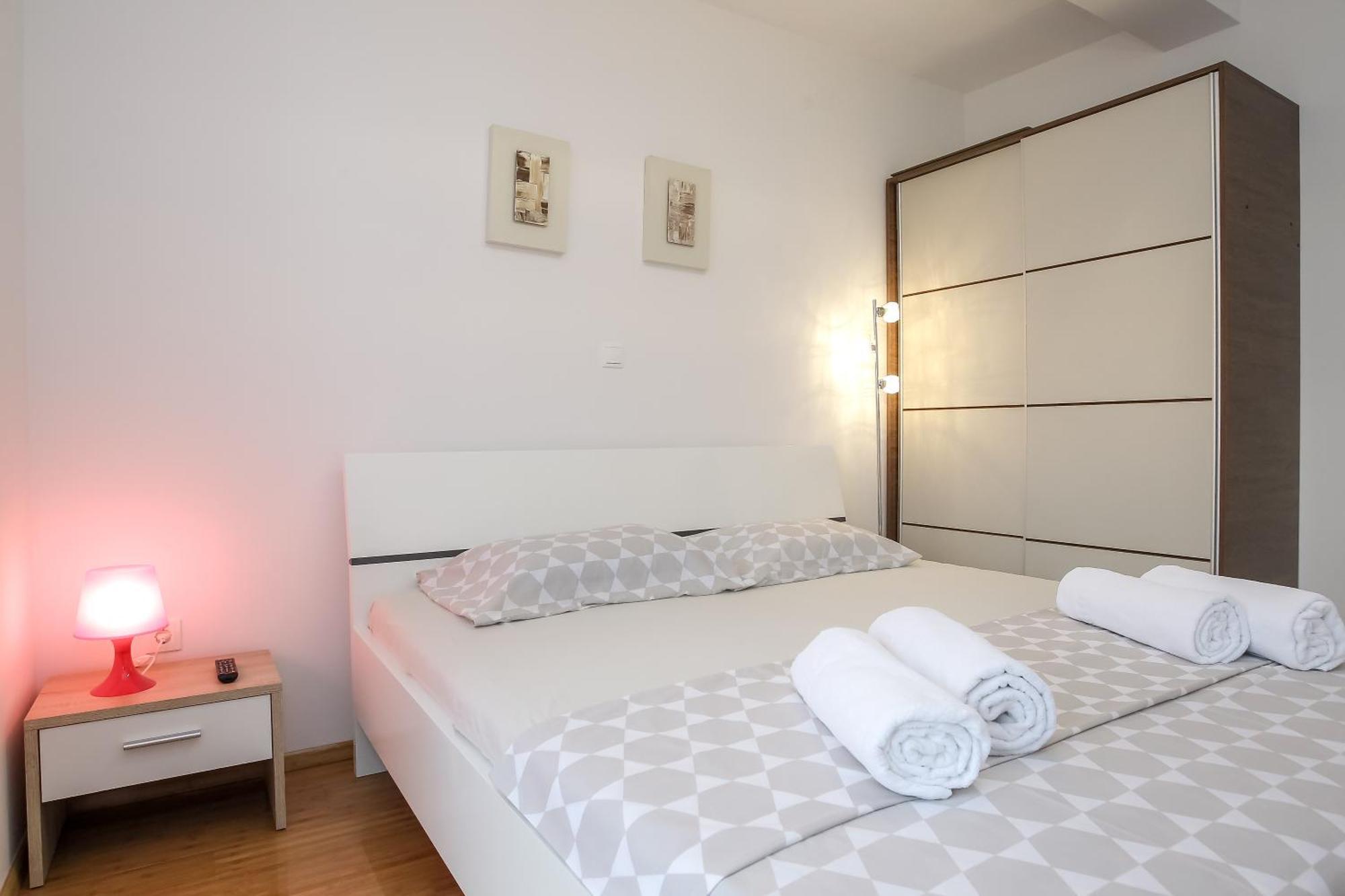 Apartments Tomana Novalja Phòng bức ảnh